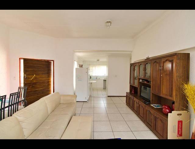 2 BEDROOM TOWNHOUSE FOR SALE IN BEDFORDVIEW